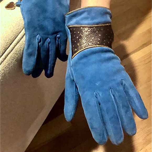 💙✨ MOSCHINO ✨💙 Leather & Cashmere Gloves w/ Metal Heart & gold fleck accents - Picture 9 of 16